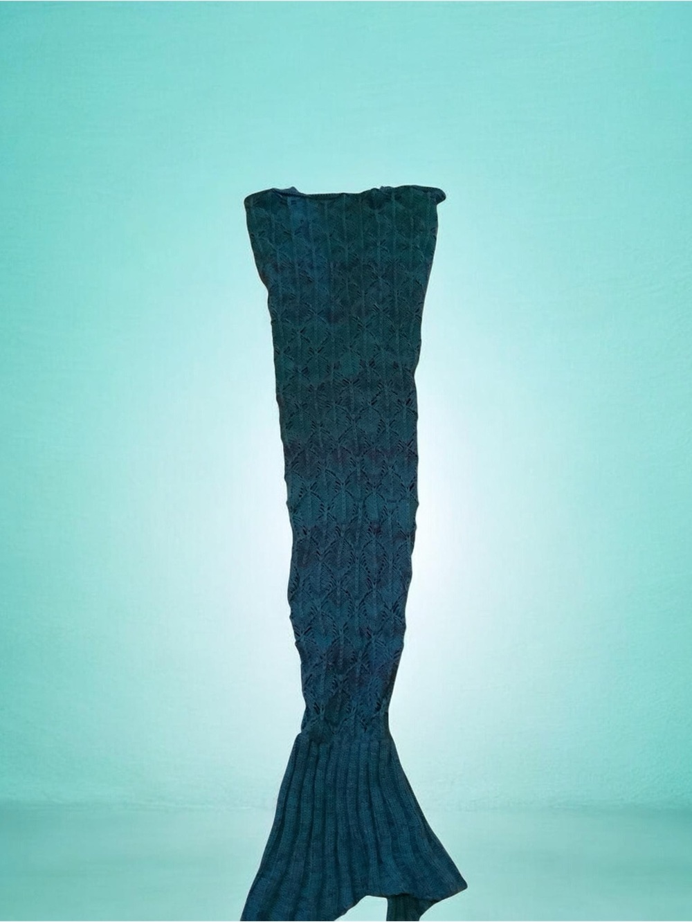 Blue Knit Mermaid Tail Blanket - Cozy Fish-Inspired Throw